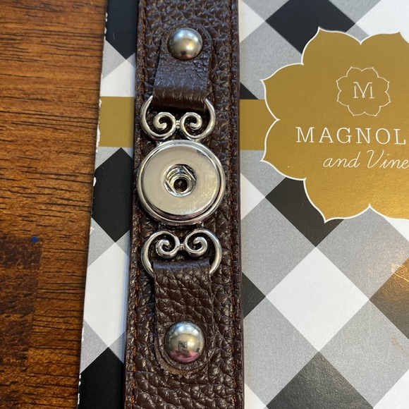 Magnolia and Vine Curlicue Leather bracelet, brown, holds one original snap, new - Picture 2 of 5